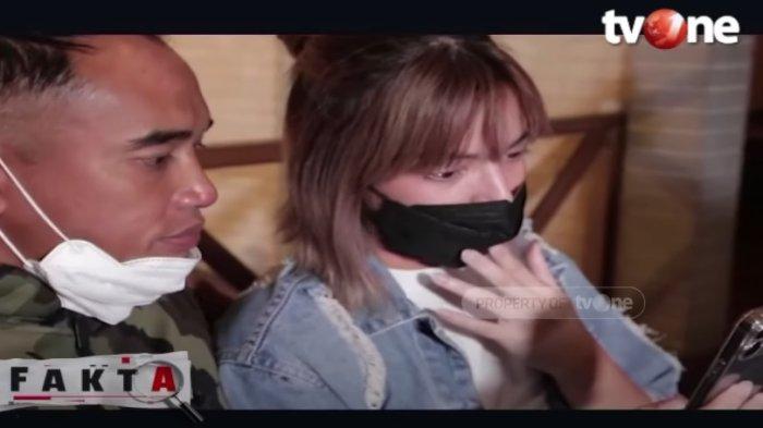 Nia Ramadhani terisak melakukan panggilan video call dengan Mikhayla.