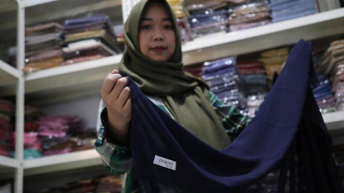 Nisa yang bernama lengkap Nisa ul Khasanah selaku pemilik online shop popytbynisa dan odeca.official