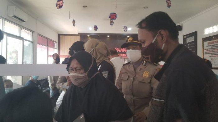 Nuriati menceritakan anaknya bernama Ujang Supriatnya selamat dalam kebakaran Lapas Tangerang