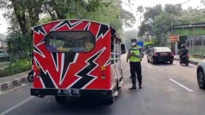 Satlantas Polres Metro Tangerang Kota menggelar razia terhadap kendaraan odong-odong yang beroperasi di jalan raya, Rabu (27/7/2022).