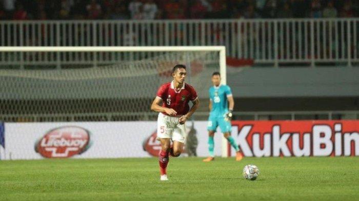 Sosok bek muda potensial milik timnas Indonesia yang berseragam Persebaya Surabaya, Rizky Ridho.