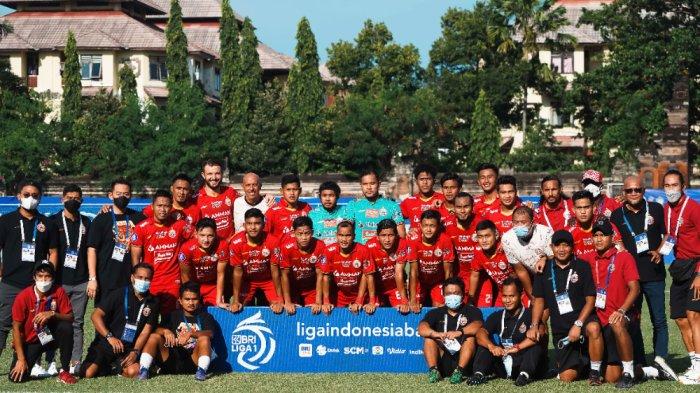 Pemain dan ofisial Persija Jakarta.