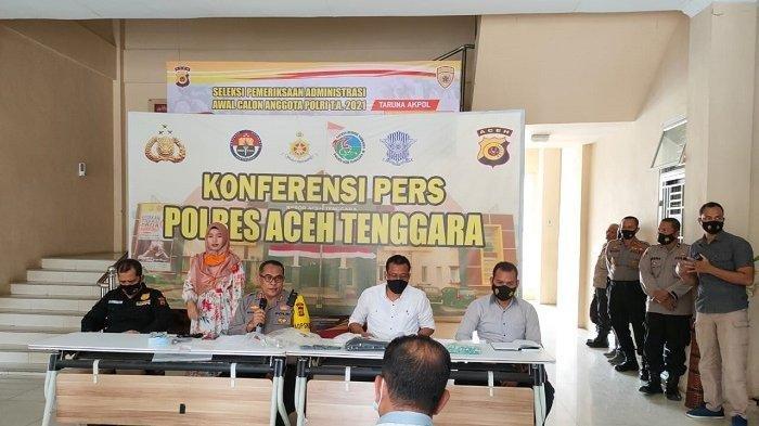Penetapan tersangka kasus kematian mama muda DL (28) dilakukan dalam konferensi pers di Mapolres Aceh Tenggara yang dipimpin Kapolres Aceh Tenggara AKBP Wanito Eko Sulistyo SIK, Kasat Narkoba Iptu Sabrianda dan dihadiri Kasat Reskrim AKP Suparwanto SH di Mapolres Aceh Tenggara, Kutacane, Jumat (16/4/2021).