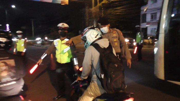 Polisi tambah pos penyekatan mudik di Kota Bekasi, Senin (10/5/2021).