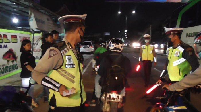 Polisi tambah pos penyekatan mudik di Kota Bekasi, Senin (10/5/2021).