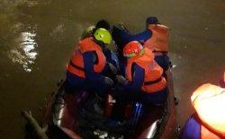 Lompat dari Jembatan Kalibata, Warga Cililitan Hanyut Terseret Arus Kali Ciliwung