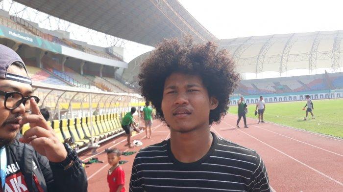 Penyeran andalan Timnas Indonesia U-19, Amiruddin Bagus Kahfi saat ditemui selepas mengikuti pemusatan latihan di Stadion Wibawa Mukti, Cikarang, Jawa Barat, Senin (17/6/2019). (TribunJakarta/Wahyu Septiana)