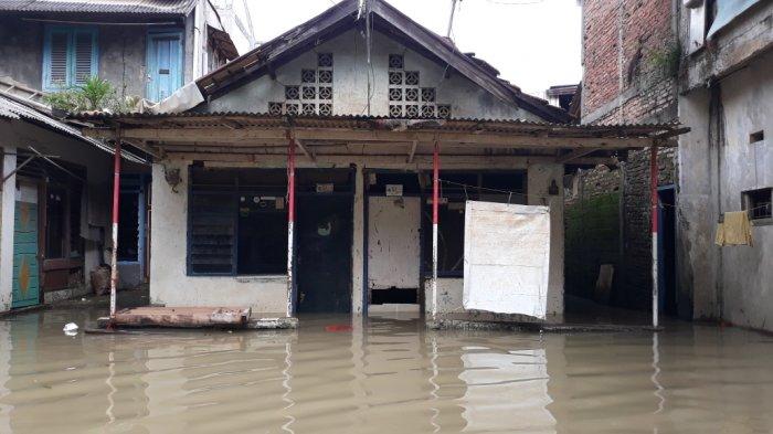Permukiman warga RW 07 Kelurahan Bidara Cina korban banjir luapan Kali Ciliwung di Jatinegara, Jakarta Timur, Jumat (26/2/2021).