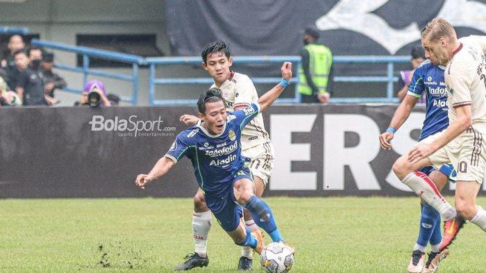 Pertandingan Persib Bandung melawan Persija Jakarta dalam laga tunda Liga 1 2022-2023 di Stadion Gelora Bandung Lautan Api (GBLA), Bandung, Rabu (11/1/2023).