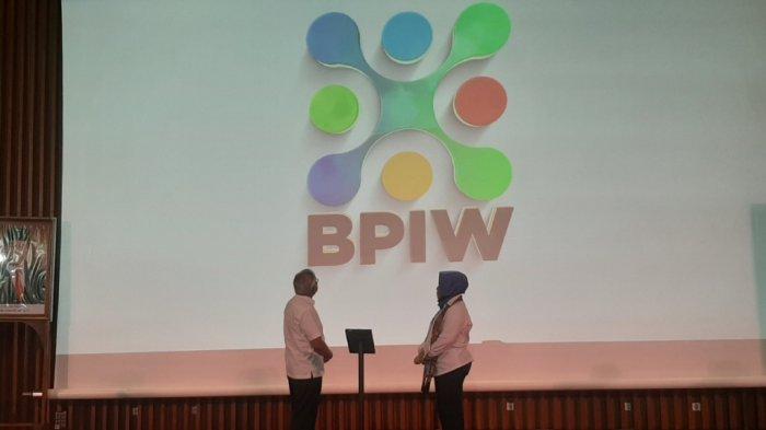 Plt Sekjen Kementerian PUPR Anita Firmanti dan Kepala BPIW Hadi Sucahyono membuka acara BPIW Virtual Expo di Auditorium Kementerian PUPR, Kebayoran Baru, Jakarta Selatan, Senin (16/11/2020).