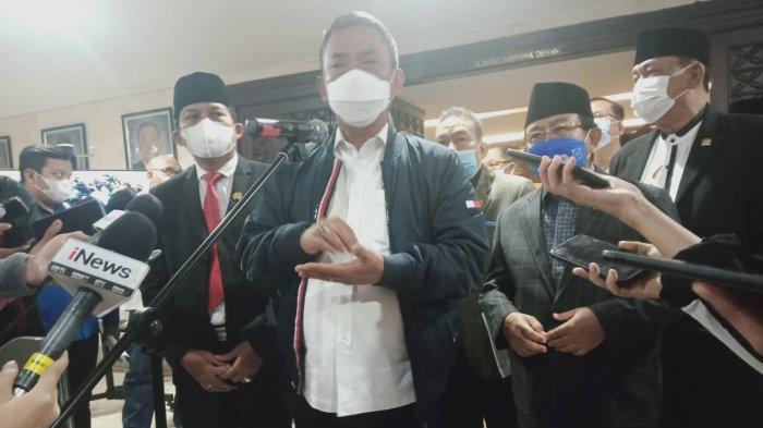 Ketua DPRD DKI Jakarta Prasetyo Edi Marsudi memenuhi panggilan pemeriksaan Badan Kehormatan (BK) DPRD DKI Jakarta terkait dugaan pelanggaran pelaksanaan paripurna interpelasi Gubernur DKI Jakarta Anies Baswedan atas penyelanggaraan Formula E, di Gedung DPRD DKI Jakarta, Kebon Sirih, Jakarta Pusat, Rabu (9/2/2022).