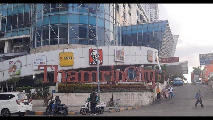 Pusat perbelanjaan Thamrin City Mall, Jakarta Pusat, terlihat didatangi sejumlah pengunjung, pada Selasa (4/5/2021)