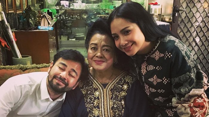 Mami Popon tengah menjalani perawatan di rumah sakit.