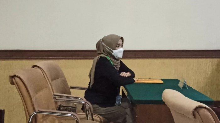 Ririe Fairus saat menghadiri sidang perceraian di Ruang Sidang Assyuriah, Pengadilan Agama Jakarta Utara, Rabu (17/3/2021).