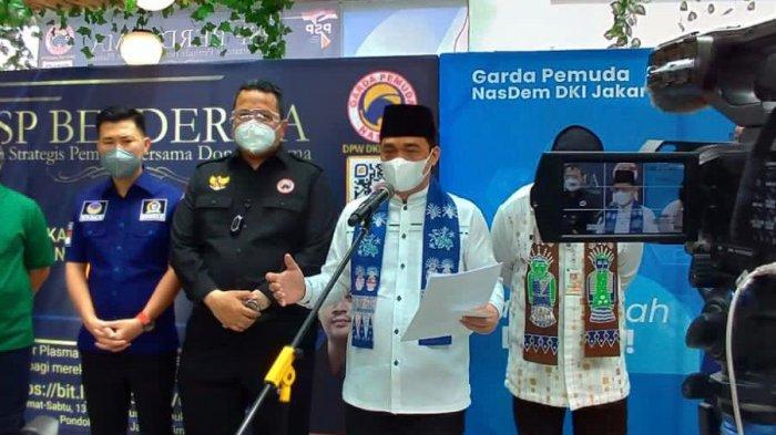 Wakil Gubernur DKI Jakarta Ahmad Riza Patria saat meninjau lokasi donor GP NasDem DKI, Jumat (13/8/2021).