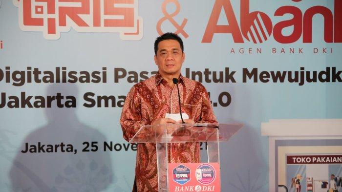 Wagub DKI Jakarta Ahmad Riza Patria saat meluncurkan progtam digiatlisasi pasar.