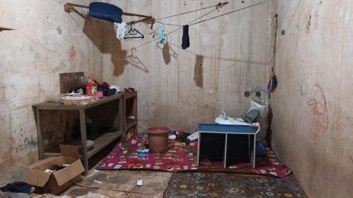 Kontrakan tempat jasad bayi laki-laki berusia sekitar 1 tahun ditemukan dalam keadaan membusuk dan ditinggalkan orang tuanya, Ciracas, Jakarta Timur, Senin (8/8/2022).