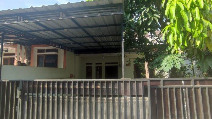 Rumah pria berinisial AS yang diamankan Densus 88 Antiteror Polri di Cisaranten Kulon, Kecamatan Arcamanik, Kota Bandung.