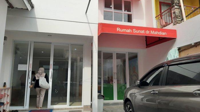 Suasana di Rumah Sunat dr Mahdian Cabang Bintaro, Pondok Aren, Tangerang Selatan, Selasa (9/9/2020)