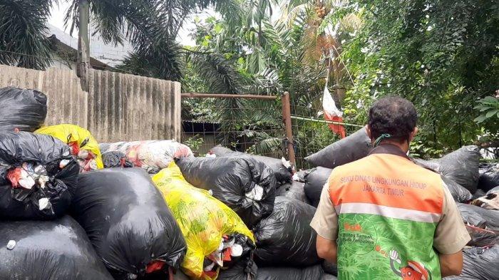 Sampah di TPS 3R Malaka Selatan RW 09 Pondok Kelapa, Duren Sawit, Jakarta Timur, Selasa (2/3/2021).