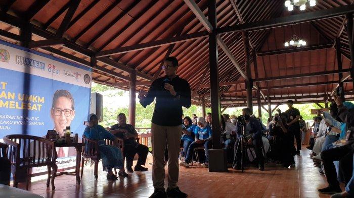 Menteri Pariwisata dan Ekonomi Kreatif, Sandiaga Salahudin Uno saat ditemui di acara Pendampingan UMKM Sukses dan Melesat (Pesat) di Rumah Makan Jagarawa, Kecamatan Cipondoh, Kota Tangerang, Sabtu (15/10/2022).