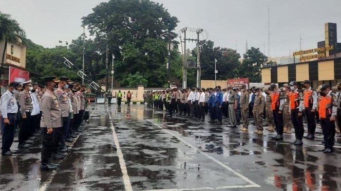 Satlantas Polres Metro Depok menggelar apel gabungan Operasi Ketupat 2022 di Mapolres Metro Depok, Kota Depok, Jawa Barat, Sabtu (23/4/2022).