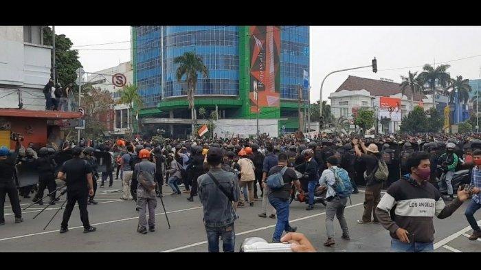 pantauan TribunJakarta.com di simpang Jalan Harmoni, Jakarta Pusat pukul 13.21 WIB, Kamis (8/10/2020).