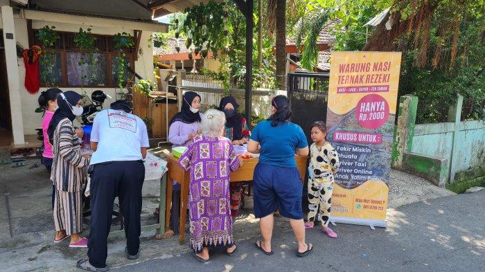 Suasana warung Nasi Ternak Rezeki di Jalan Kirai Cipete Utara, Kecamatan Kebayoran Baru, Jakarta Selatan pada Rabu (11/8/2021).