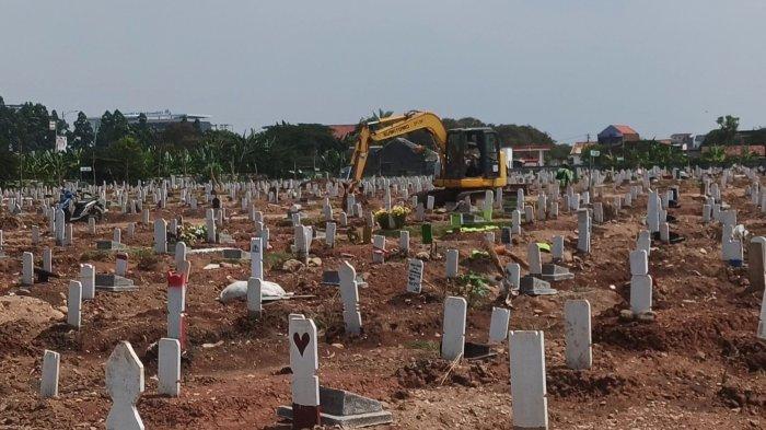 Suasana di pemakaman khusus Covid-19 TPU Rorotan, Cilincing, Jakarta Utara, Jumat (8/10/2021).