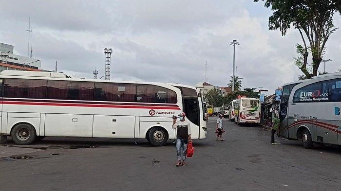 Suasana di Terminal Bus Tanjung Priok, Jakarta Utara, Senin (29/3/2021).