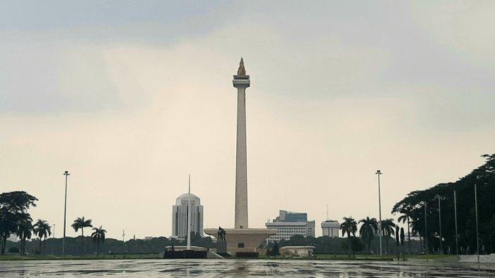 Suasana di Monumen Nasional (Monas), Jakarta Pusat, pukul 12.30 WIB, Selasa (27/10/2020).