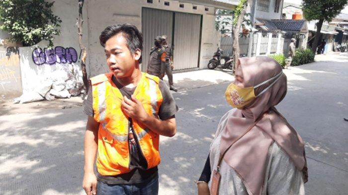 Suasana razia tertib masker di Jalan Kebon Sereh, Matraman, Jakarta Timur, Jumat (20/11/2020).