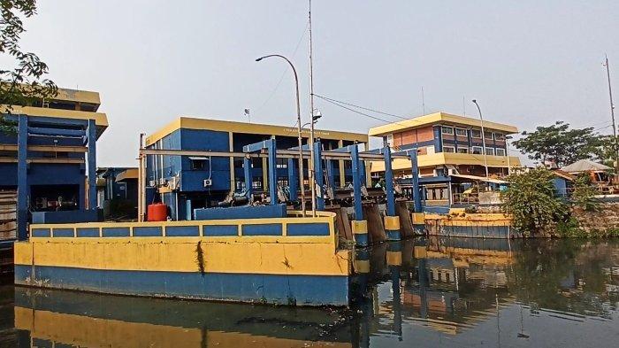 Suasana Rumah Pompa Waduk Pluit, Penjaringan, Jakarta Utara, Selasa (5/10/2021). Komandan Regu 1 Rumah Pompa Waduk Pluit Suherman memastikan dipastikan pihaknya siap menghadapi musim hujan.