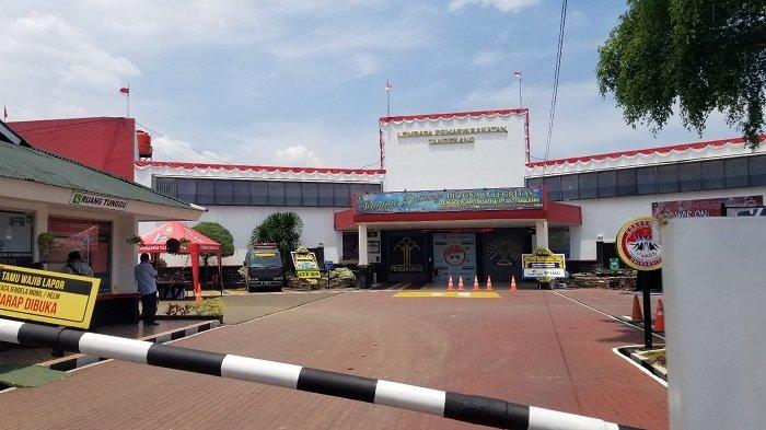 Suasana terkini Lapas Kelas 1 Tangerang yang terjadi kebakaran maut menewaskan 44 warga binaan pemasyarakatan (WBP) atau narapidana, Kamis (9/9/2021).
