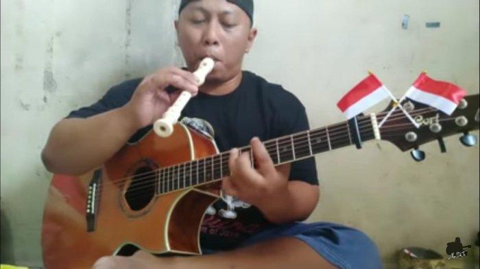 Penampilan Alip Ba Ta saat mengcover lagu Ibu Pertiwi di Hari Kemerdekaan Ke-76 RI, Selasa (17/8/2021).