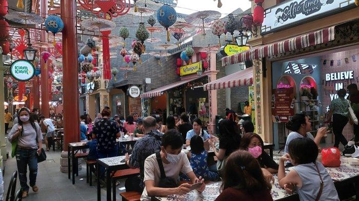 Tak kalah dari Pantjoran PIK, Kelapa Gading juga punya tempat wisata kuliner tematik bernuansa Negeri Tirai Bambu.