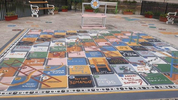 Taman Sungai Kendal, Jakarta Utara tersedia wahana permainan tradisional yang bisa melepas kerinduan Anda akan masa kecil yang penuh keceriaan.