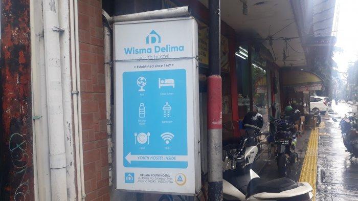 Tampak depan plang Wisma Delima di Jalan Jaksa, Menteng, Jakarta Pusat pada Selasa (26/1/2021).