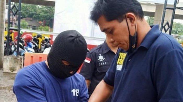 Terduga pelaku eksibisionis (pelecehan seksual) terhadap istri dari komedian Isa Bajaj akhirnya berhasil ditangkap.