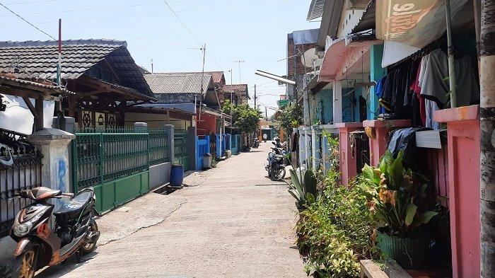 Suasana lingkungan perumahan di Kecamatan Bekasi Utara, Kota Bekasi lokasi penangkapan terduga teroris, Jumat (10/9/2021).