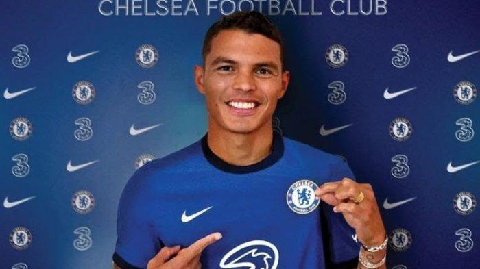 Thiago Silva resmi berseragam Chelsea.