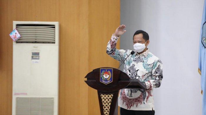 Menteri Dalam Negeri (Mendagri) Muhammad Tito Karnavian berharap, kolaborasi Kementerian Dalam Negeri (Kemendagri), Kementerian Sosial (Kemensos), dan Forum Rektor Indonesia dalam Data Presisi Pemerintahan Desa, mampu melahirkan kebijakan yang tepat sasaran. Hal itu disampaikannya dalam penandatanganan nota kesepahaman antara ketiganya di Sasana Bhakti Praja, Gedung C, Kantor Kemendagri, Jakarta, Senin (29/3/2021).