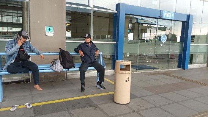 Tempat sampah di area keberangkatan Terminal Terpadu Pulogebang lokasi ditemukan bayi, Jakarta Timur, Selasa (6/12/2022).
