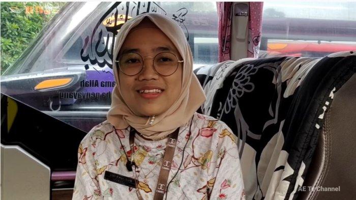Umi Khulsum membagikan pengalamannya suka duka menjadi pramugari di Bus AKAP.