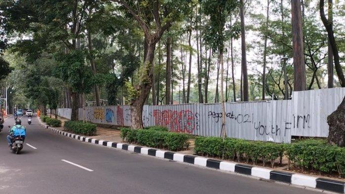 Tebet Eco Park, Jakarta Selatan kini menjadi sasaran vandalisme, Selasa (13/9/2022).