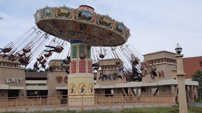 Salah satu wahana di Dufan. Kini sudah beroperasi dengan menerapkan protokol kesehatan seperti jarak aman satu sama lain misalnya.