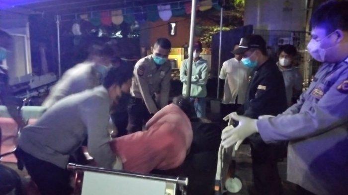 Seorang wanita lansia didapati dibuang ke dalam got oleh orang tak dikenal di Jalan Raya Ciawi, Desa Bendungan, Kecamatan Ciawi, Kabupaten Bogor.