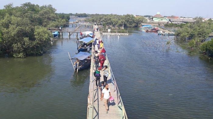 Kawasan Wisata Jembatan Cinta Tarumajaya Kabupaten Bekasi.