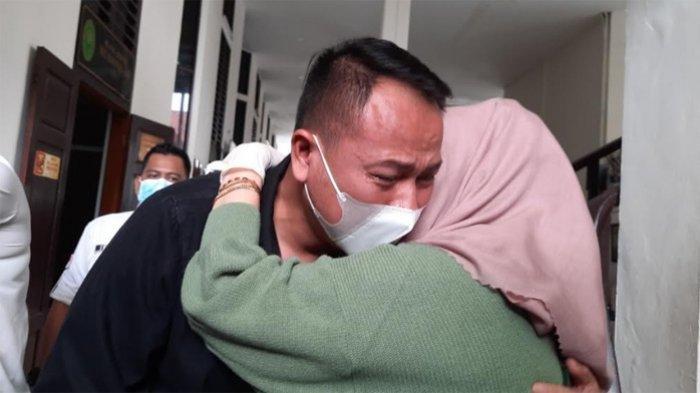 Vicky Prasetyo usai jalani sidang tuntutan di Pengadilan Negeri Jakarta Selatan, Kamis (1/7/2021).