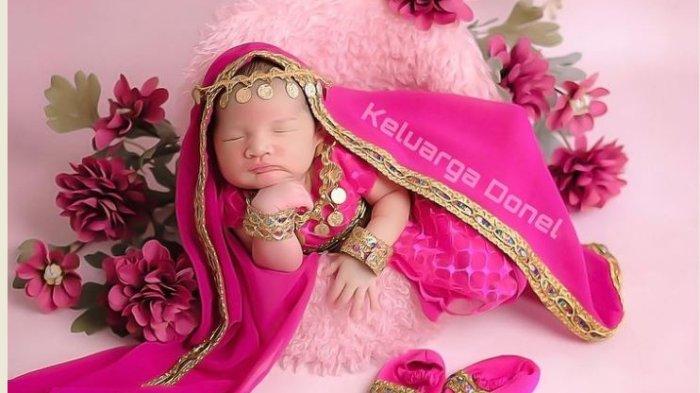 Gendhis, Putri Nella Kharisma dan Dory Harsa